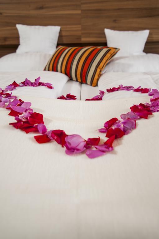 Amethysthotel Mantler Maissau Bagian luar foto