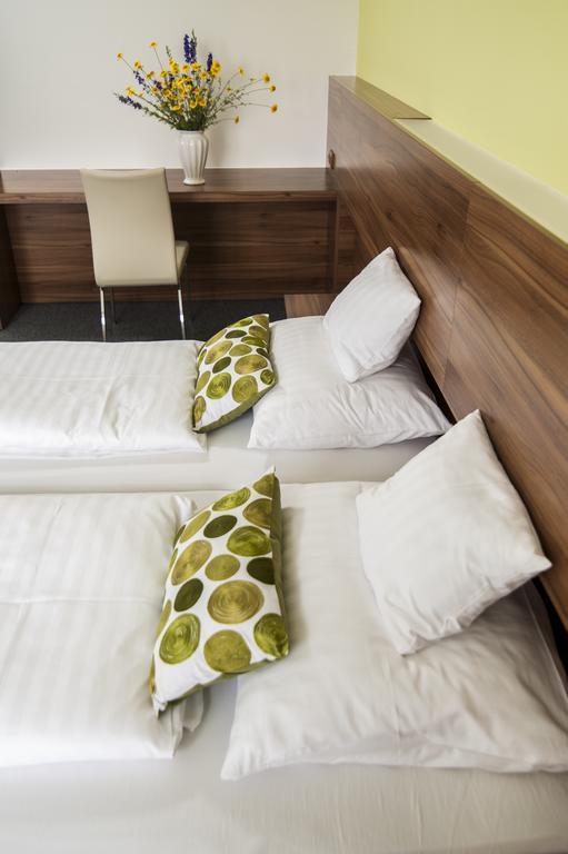 Amethysthotel Mantler Maissau Bagian luar foto