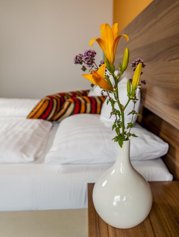 Amethysthotel Mantler Maissau Bagian luar foto
