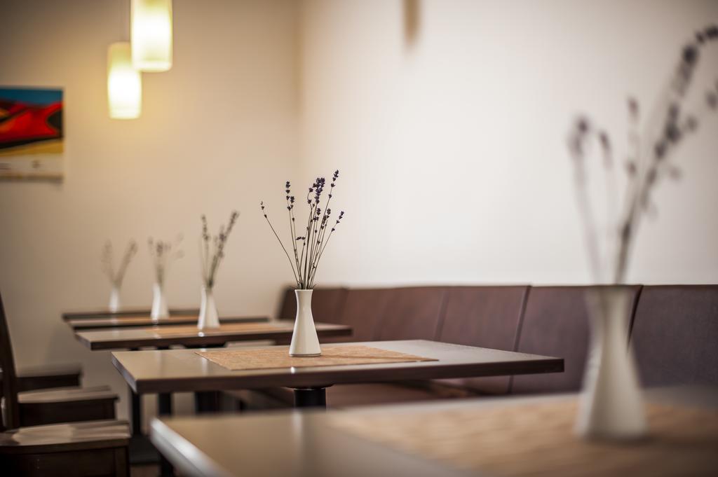 Amethysthotel Mantler Maissau Bagian luar foto