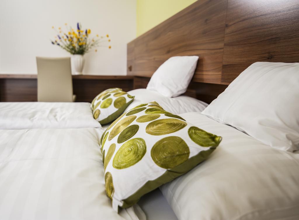 Amethysthotel Mantler Maissau Bagian luar foto